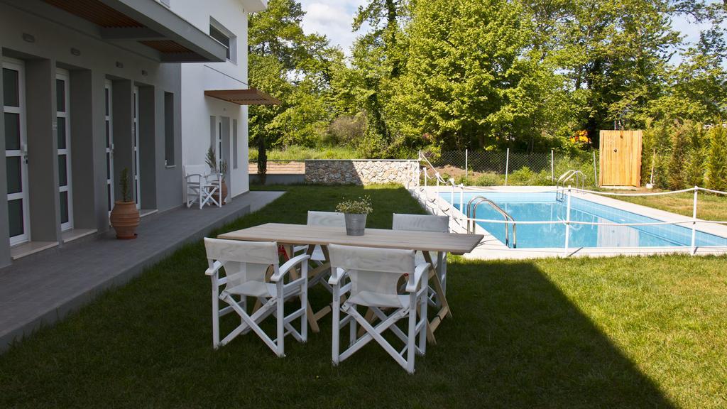 Aristotelia Gi Ikies - Olympiada Poolside Retreats Exterior foto